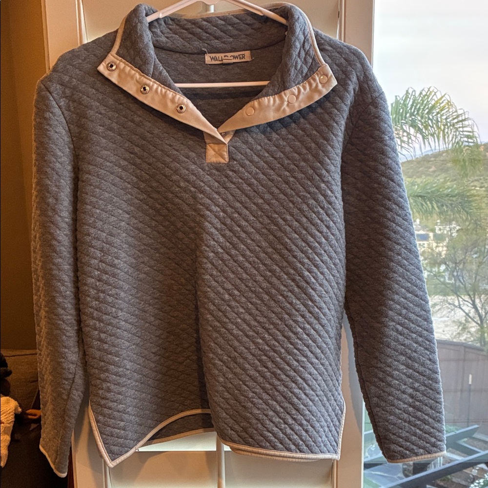 Wallflower Women's Gray Quilted Cowl Sweater
